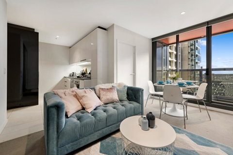 MH022 # Sweet Pink Room Located In Melbourne CBD - New South Wales Tourism  0