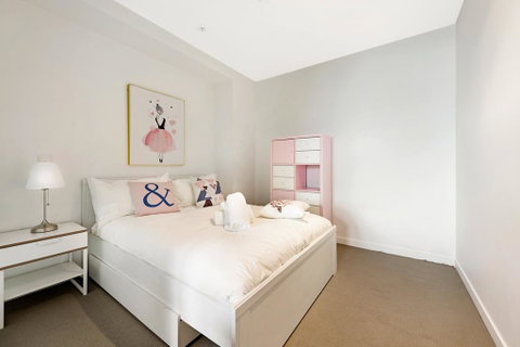 MH022 # Sweet Pink Room Located In Melbourne CBD - New South Wales Tourism  3