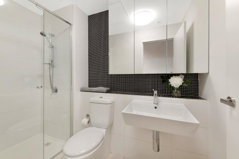 MH022 # Sweet Pink Room Located In Melbourne CBD - New South Wales Tourism  2