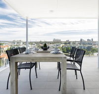 Minimalist Penthouse Condo with Skyline Vistas - New South Wales Tourism 
