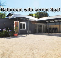MODERN  LUXURIOUS WITH SPA BATH - New South Wales Tourism 