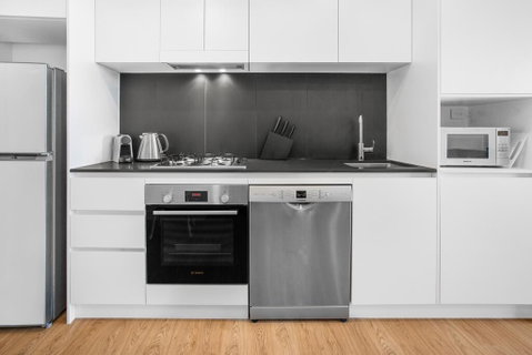Modern 1-Bed Apartment With Balcony And Leisure Area - New South Wales Tourism  3