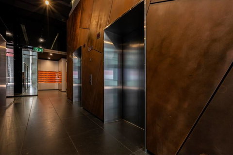 MODERN 2 BEDROOMS -SOUTHERN CROSS STATION - New South Wales Tourism  3