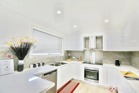 Modern 4-Bedroom House Near Singleton CBD Hunter Valley - New South Wales Tourism  0