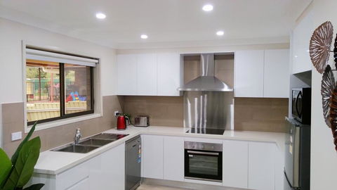 Modern 4-Bedroom House On Cunningham Near Singleton CBD Hunter Valley - New South Wales Tourism  2
