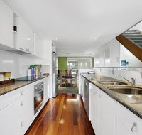 Modern Brisbane City Penthouse - New South Wales Tourism 
