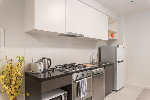 Modern One Bed Room With Balcony - New South Wales Tourism  2