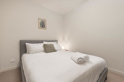 Modern One Bed Room With Balcony - New South Wales Tourism  1