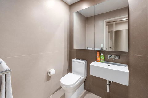 Modern One Bed Room With Balcony - New South Wales Tourism  3