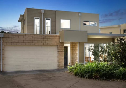 Modern Peaceful Beach Location - Secure Parking - New South Wales Tourism  0