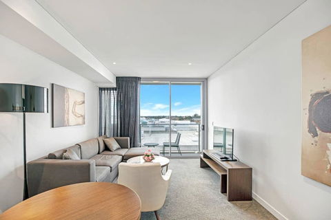 Modern Studio Apartment In Chatswood - New South Wales Tourism  0