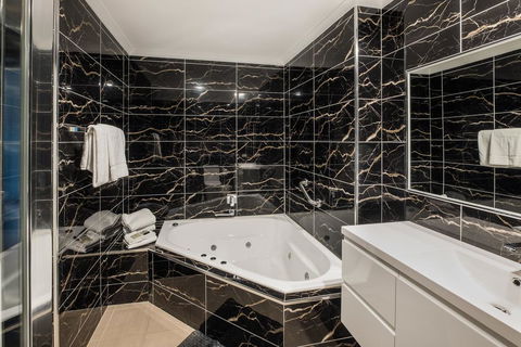 Mollymook Shores Motel And Conference Centre - New South Wales Tourism  2