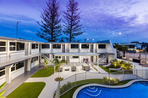 Montego Mermaid Beach Motel - New South Wales Tourism  0
