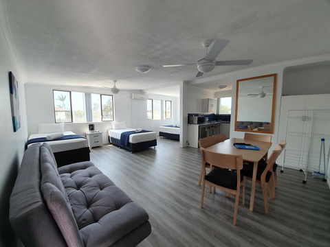 Montego Mermaid Beach Motel - New South Wales Tourism  1