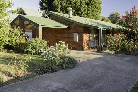 Monty's On Lumley Drive - New South Wales Tourism  0