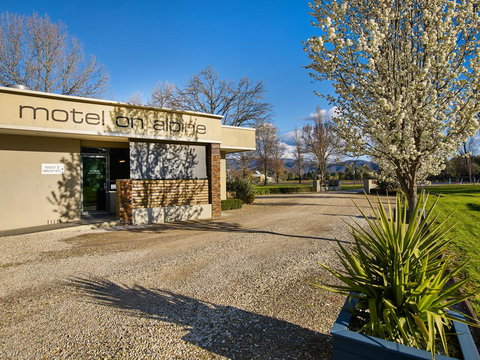 Myrtleford Motel On Alpine - New South Wales Tourism  1