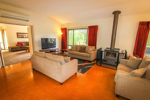 Mystic Mountain Lodge - New South Wales Tourism  2