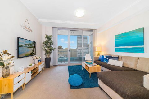 Near Airport & Train Station Stylish Two-Story Apartment - New South Wales Tourism  0