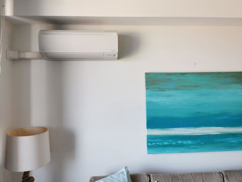 Near Airport & Train Station Stylish Two-Story Apartment - New South Wales Tourism  2