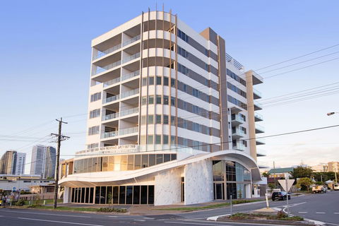 NEO Apartments Mermaid Beach - New South Wales Tourism  0