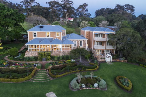 Grand Mercure Basildene Manor - New South Wales Tourism  0