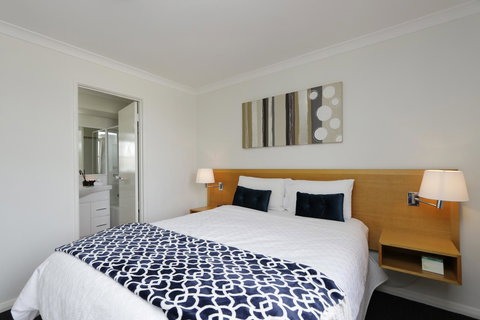 Hillarys Marina Apartment - New South Wales Tourism  23