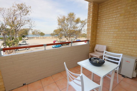 Hillarys Marina Apartment - New South Wales Tourism  11