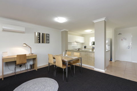 Hillarys Marina Apartment - New South Wales Tourism  5