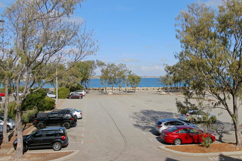 Hillarys Marina Apartment - New South Wales Tourism  0