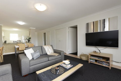 Hillarys Marina Apartment - New South Wales Tourism  4