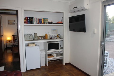 Jacaranda Hideaway Bed & Breakfast - New South Wales Tourism  4