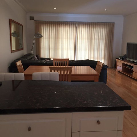 West End District Apartments - New South Wales Tourism  14