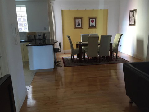 West End District Apartments - New South Wales Tourism  16