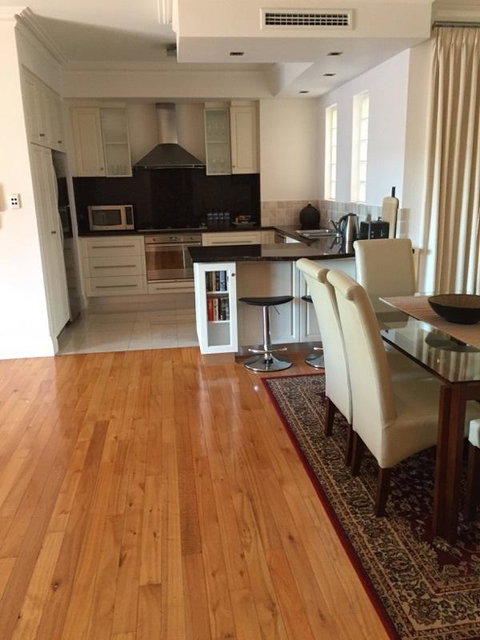 West End District Apartments - New South Wales Tourism  22