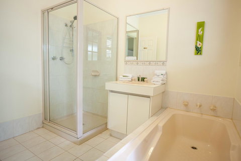 Riverglen Chalets - New South Wales Tourism  23