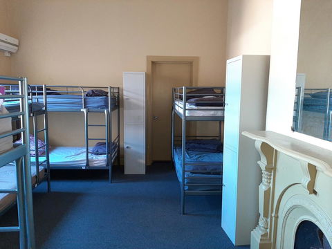 Fremantle Beach Backpackers - New South Wales Tourism  23