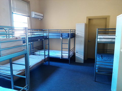 Fremantle Beach Backpackers - New South Wales Tourism  6