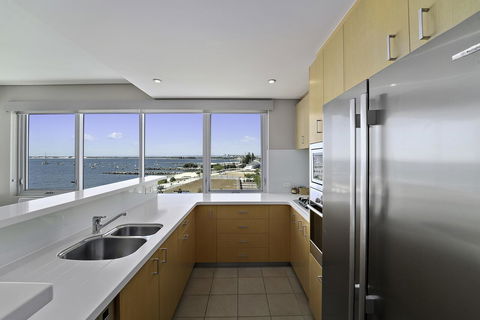 Luxury Suite Bunbury - New South Wales Tourism  8