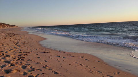 Alkimos Beach Cottage - New South Wales Tourism  6