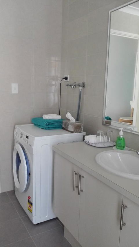 Alkimos Beach Cottage - New South Wales Tourism  11