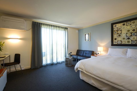 Sullivans Hotel - New South Wales Tourism  18