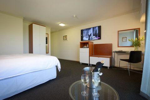 Sullivans Hotel - New South Wales Tourism  17