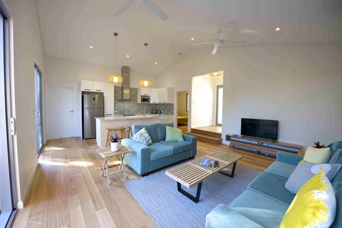 Sunny Blinco Street House - New South Wales Tourism  2