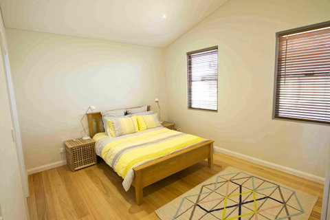 Sunny Blinco Street House - New South Wales Tourism  8
