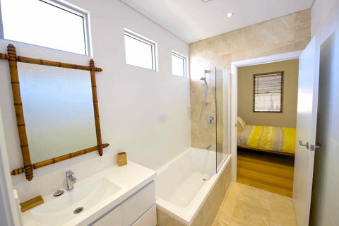 Sunny Blinco Street House - New South Wales Tourism  9