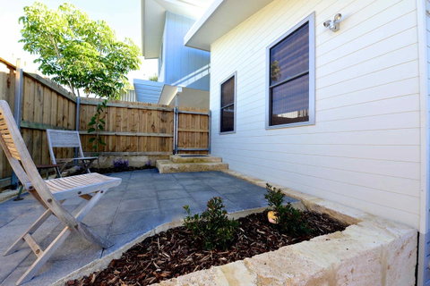 Sunny Blinco Street House - New South Wales Tourism  12