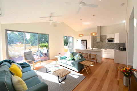 Sunny Blinco Street House - New South Wales Tourism  0