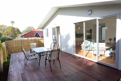 Sunny Blinco Street House - New South Wales Tourism  11