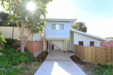 Sunny Blinco Street House - New South Wales Tourism  13