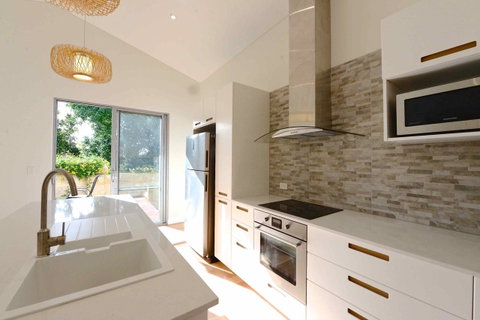 Sunny Blinco Street House - New South Wales Tourism  3